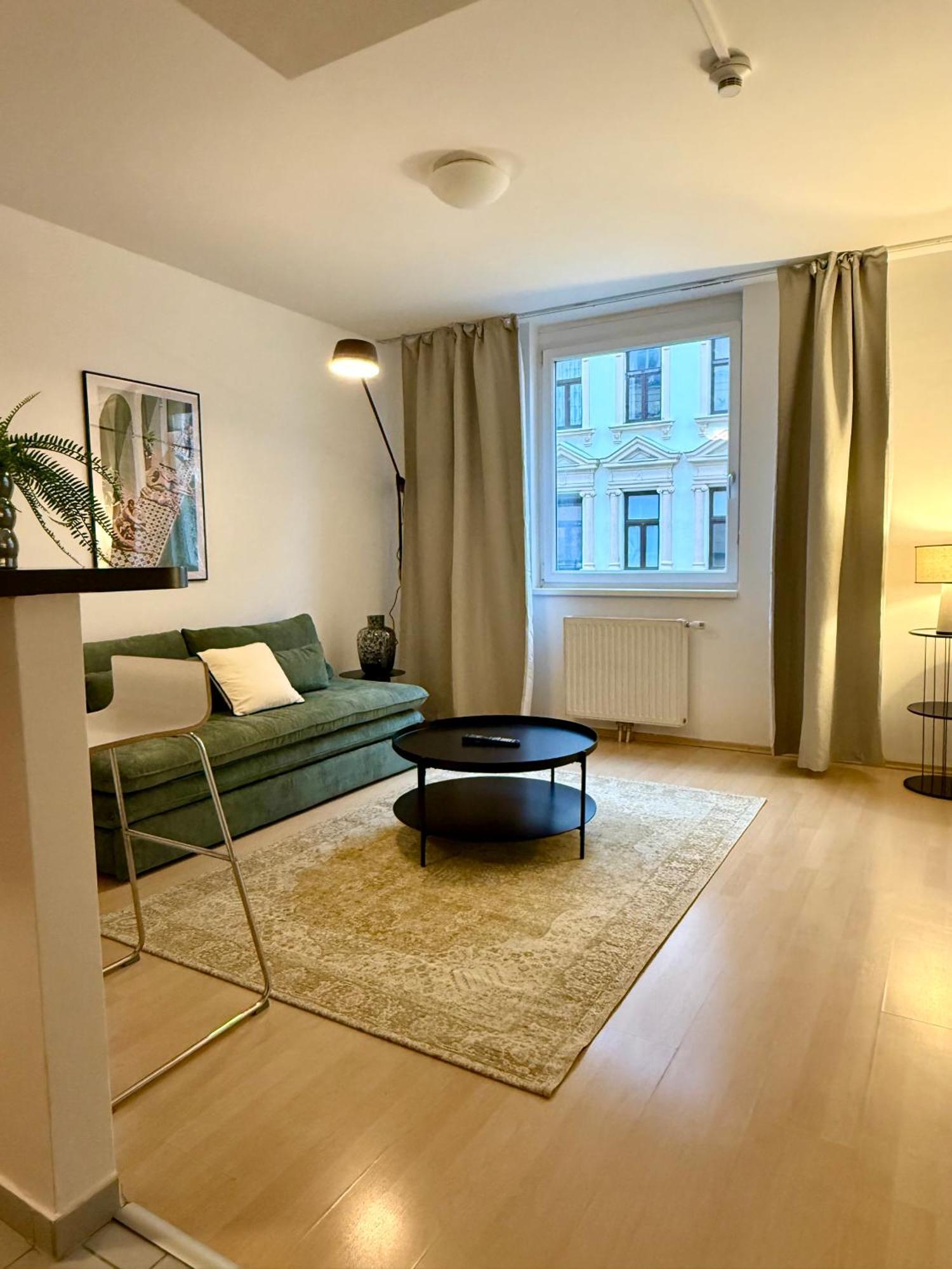 Eqbase Apartament *