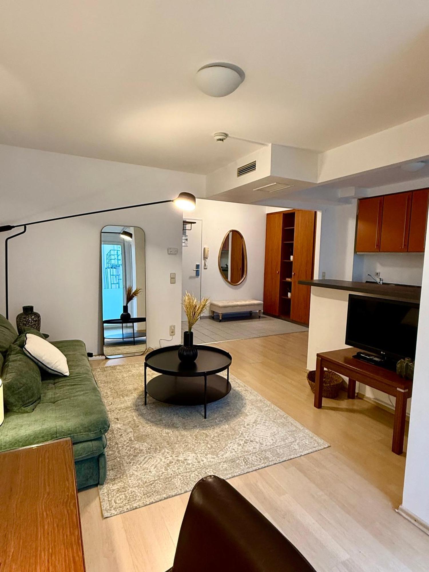 Eqbase Apartament *