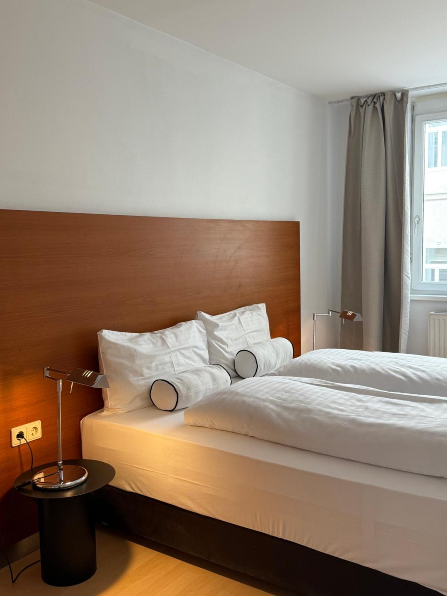 Apartament Eqbase *