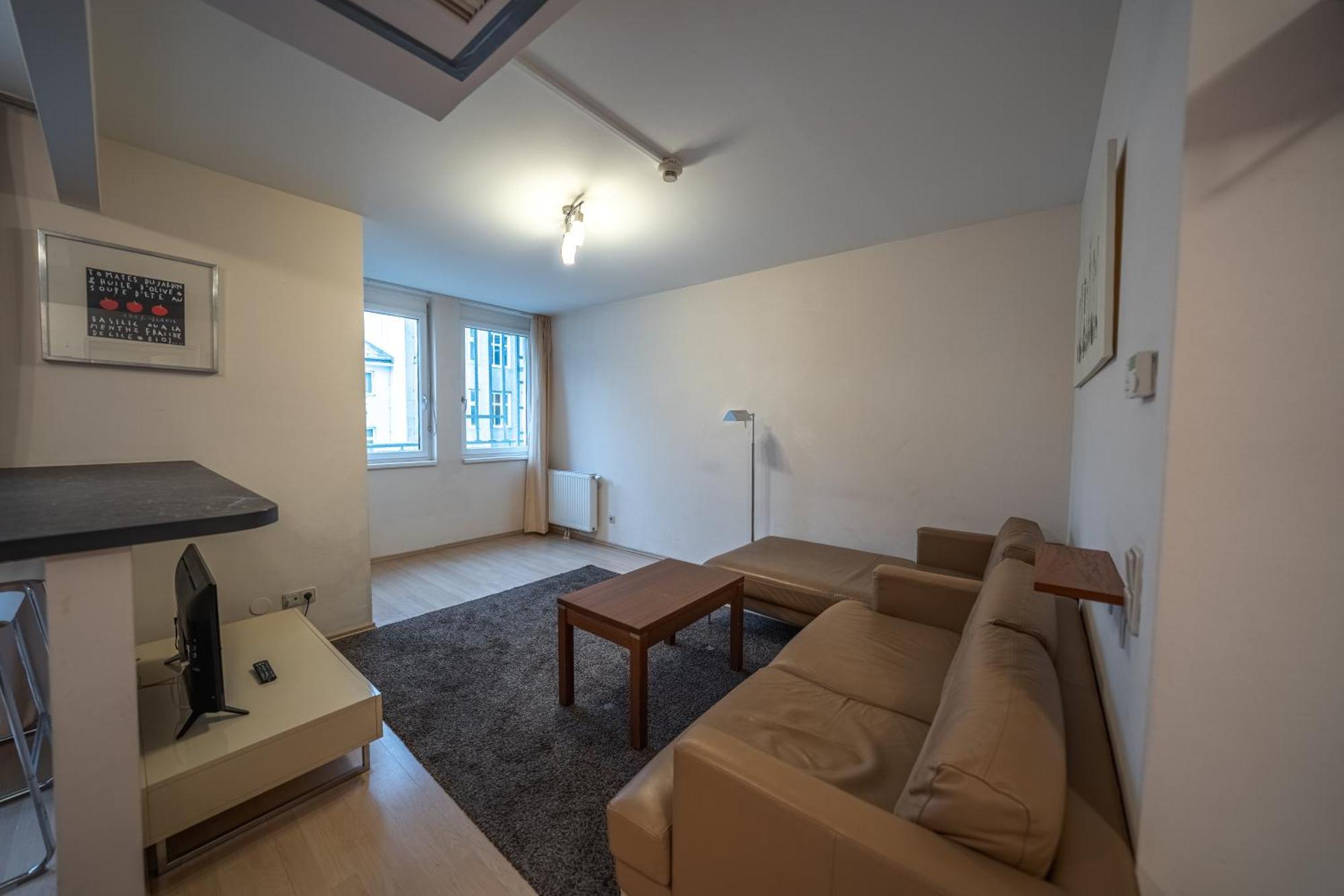 Apartament Eqbase *